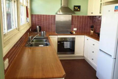 Redruth 2 Bedroom Cottage Situated In Wandiligong - Tourism TAS 3