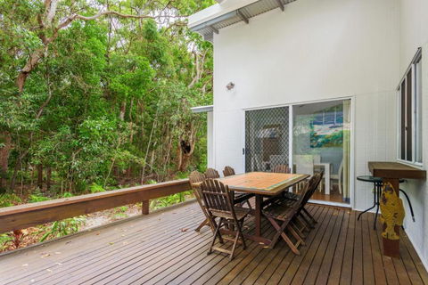 6 Ibis Court Modern Tropical Family Home With Inground Swimming Pool & Outdoor Entertaining Area - Hobart Tourism 1