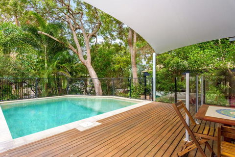 6 Ibis Court Modern Tropical Family Home With Inground Swimming Pool & Outdoor Entertaining Area - Hobart Tourism 5