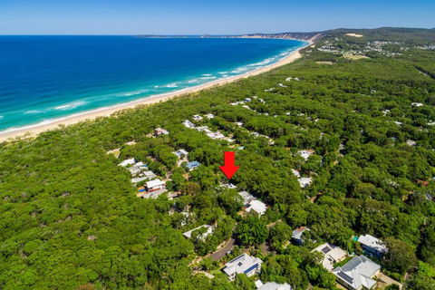 6 Ibis Court Modern Tropical Family Home With Inground Swimming Pool & Outdoor Entertaining Area - Hobart Tourism 4