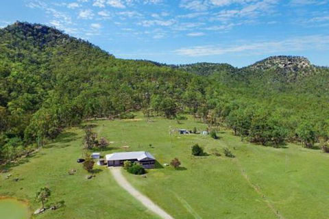 Rosa Estate In Broke Two 3br House In Walking Distance To Cellar Doors - Hobart Tourism 6