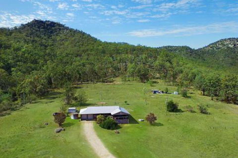 Rosa Estate In Broke Two 3br House In Walking Distance To Cellar Doors - Hobart Tourism 7