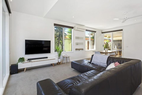 CAPELS REST CAPEL SOUND - Hobart Tourism 7