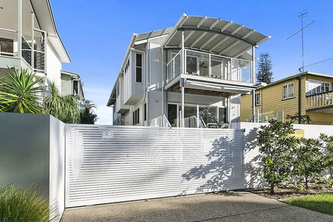 Stunning River House 51 Hilton Esplanade - Tourism TAS 1