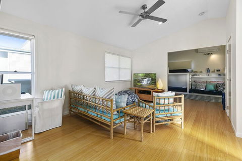 Stunning River House 51 Hilton Esplanade - Tourism TAS 4