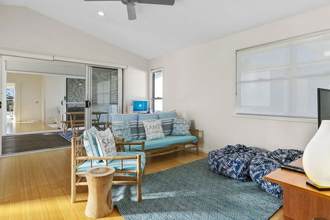 Stunning River House 51 Hilton Esplanade - Tourism TAS 6