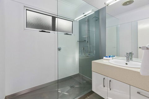 Stunning River House 51 Hilton Esplanade - Tourism TAS 5