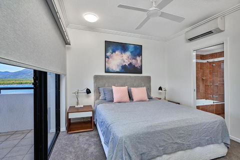 Belle Escapes Luxury Cairns Penthouse With Ocean Views 903 - Hobart Tourism 3