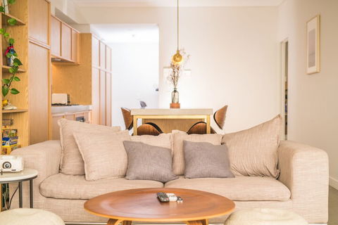 Inner City Penthouse With Private Rooftop - Tourism TAS 4