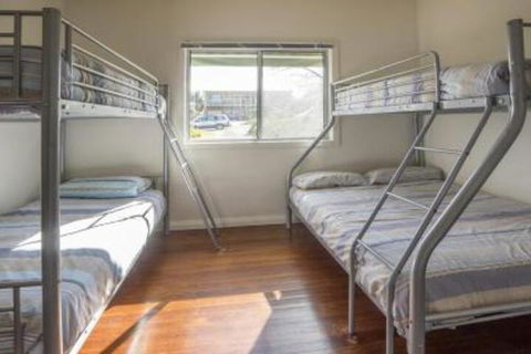Lockhart Ave 76 - Hobart Tourism 2