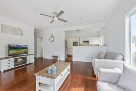 Mitchell Pde 71 Mollymook - Hobart Tourism 5