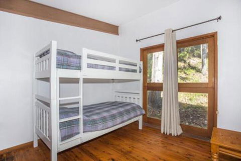 Surfers Ave 17 Narrawallee - Hobart Tourism 0