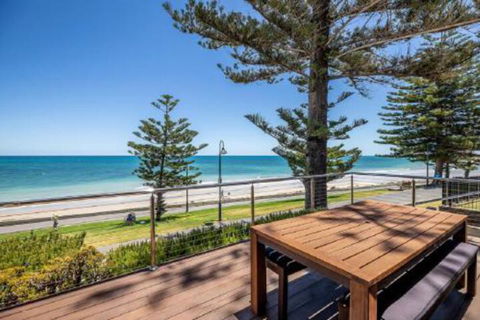 ULTIMA At The Bay Glenelg Absolute Beachfront - Tourism TAS 4