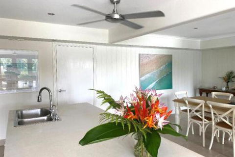 Absolute Lakefront Port Douglas - Tourism TAS 4