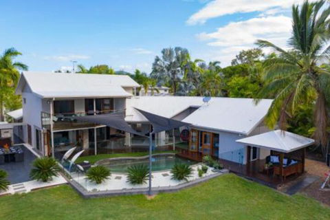 Absolute Lakefront Port Douglas - Tourism TAS 5