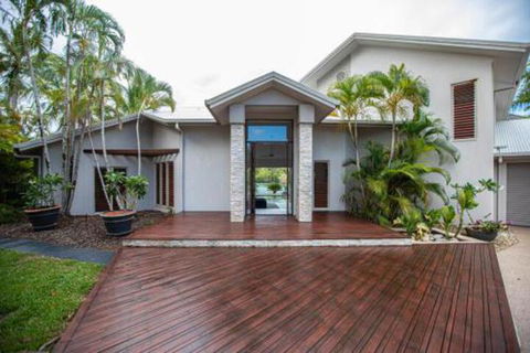 Absolute Lakefront Port Douglas - Tourism TAS 7