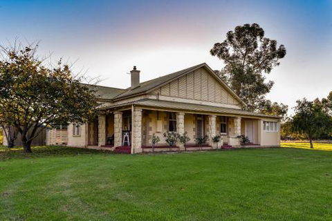 The Jazz B & B - Hobart Tourism 4