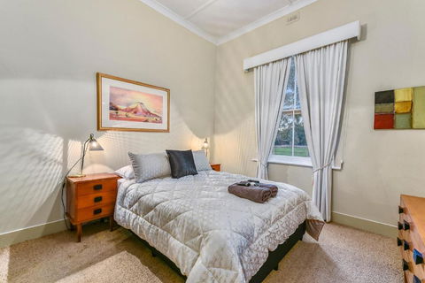 The Jazz B & B - Hobart Tourism 5