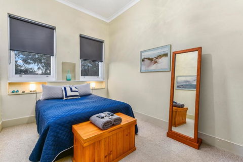 The Jazz B & B - Hobart Tourism 3