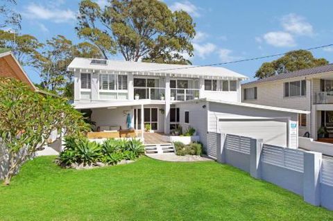 The Lake House With Swimming Pool - Hobart Tourism 0