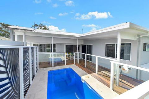 The Lake House With Swimming Pool - Hobart Tourism 4