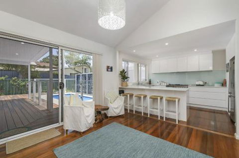The Lake House With Swimming Pool - Hobart Tourism 1