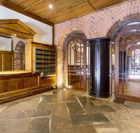 Upscale Polished King Street Suite - Hobart Tourism
