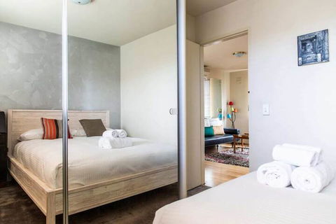 Charming 1 Bedroom Apartment In Vibrant South Yarra - Tourism TAS 5