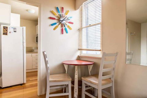 Charming 1 Bedroom Apartment In Vibrant South Yarra - Tourism TAS 7