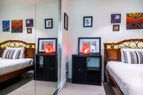 Eclectic 1 Bedroom South Yarra Hideaway - Tourism TAS 7