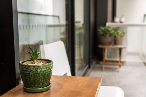 Eclectic 1 Bedroom South Yarra Hideaway - Tourism TAS 6