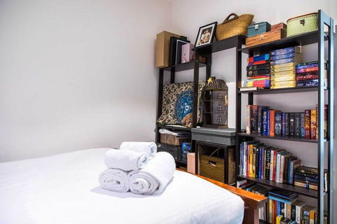 Eclectic 1 Bedroom South Yarra Hideaway - Tourism TAS 3
