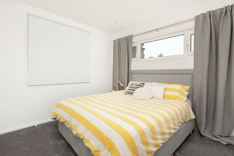 Large Family Home Bondi - Hobart Tourism 4