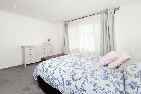 Large Family Home Bondi - Hobart Tourism 6