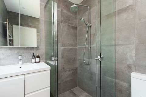 Large Family Home Bondi - Hobart Tourism 3