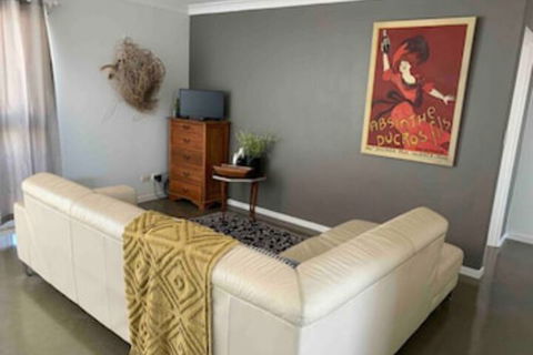 Cosy 1 Bedroom Unit With Views Of The City - Hobart Tourism 0