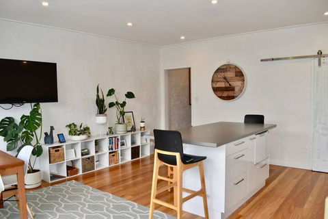 Charming Terrace House On Tree Lined Street - Tourism TAS 7