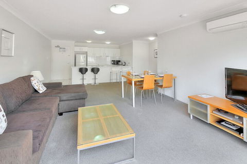 Airtrip Apartment On Russell St - Tourism TAS 3