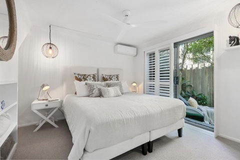 Luxury Beachside Apartment - Hobart Tourism 5