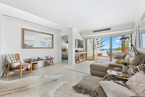 Luxury Beachside Apartment - Hobart Tourism 3