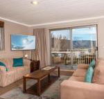 Erulisse Spacious townhouse with magical lake views - Hobart Tourism