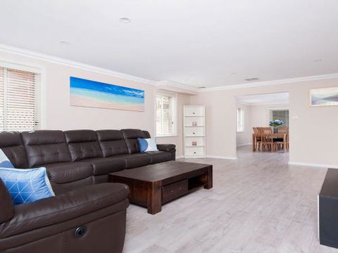 Townhouse On Tomaree 6 / 26 - Tourism TAS 3