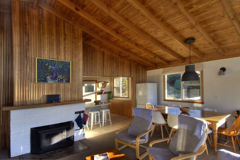 Freycinet Beachfront Retreat - Tourism TAS 5