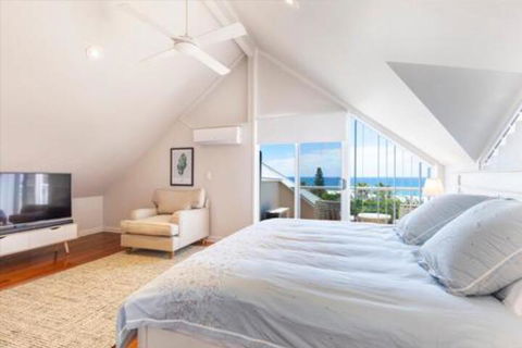 Casual Hamptons Living Sunshine Beach - Hobart Tourism 6