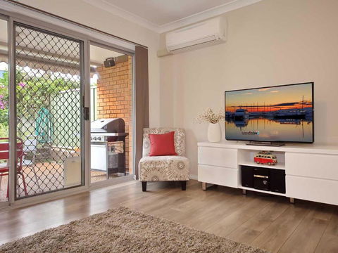 9 Bushmans 24 Tomaree Street Air Conditioned Centrally Located To Town - Tourism TAS 3