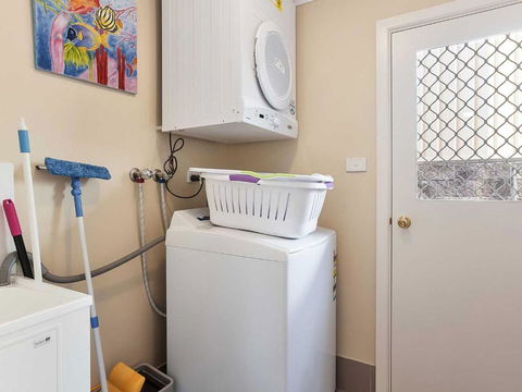 Tomaree Townhouse 5 / 26 28 Tomaree Street Large Air Conditioned Townhouse & WIFI - Tourism TAS 5