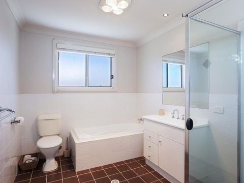 Relax At Pacific 1 / 26 Pacific Avenue Private Duplex With Enclosed Yard - Tourism TAS 2