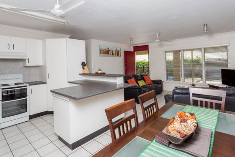 14 Double Island Drive Rainbow Beach Large Holiday House With PoolPets Welcome Free Wi Fi - Hobart Tourism 2