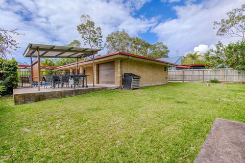 14 Double Island Drive Rainbow Beach Large Holiday House With PoolPets Welcome Free Wi Fi - Hobart Tourism 4