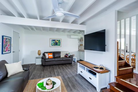 Wayfarers Beachouse Rainbow Beach Everything You Need Just Metres To The Beach - Hobart Tourism 5